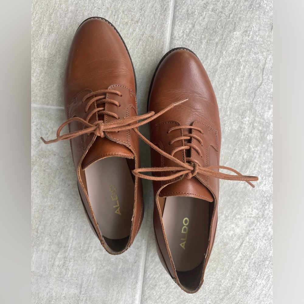 Women’s Leather Oxford Shoes- LIKE NEW